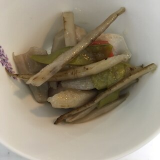 京くれないで彩り(*^^*)里芋と細ごぼうの煮物☆